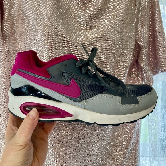 Nike Women's Air Max trainers 7 Pink and Gray New without tags! - Picture 2 of 4
